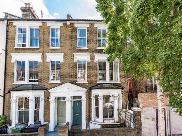 Apartment for rent in Oval, Greater London