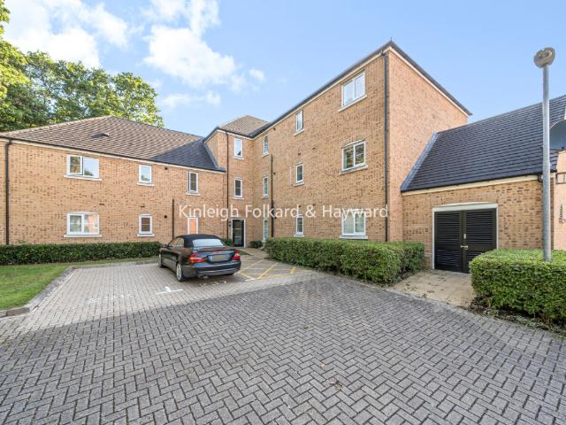 Apartment for rent in Elmstead, Greater London