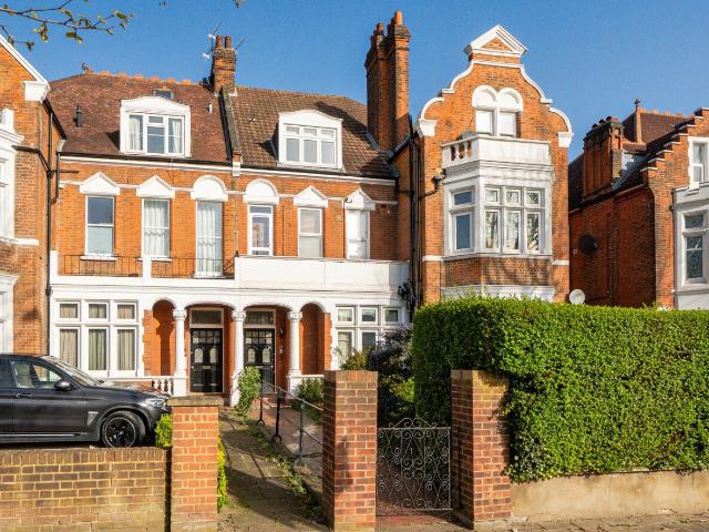 Apartment for rent in Southfields, Greater London