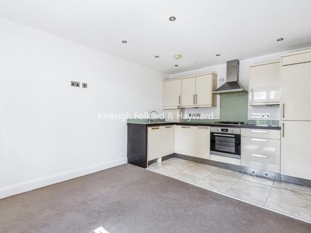 Apartment for rent in Shortlands, Greater London