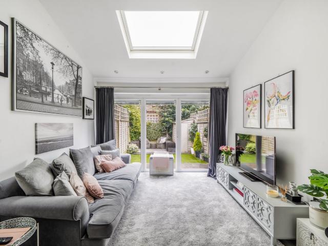 Apartment for rent in Dollis Hill, Greater London