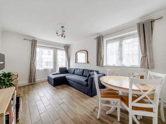 Apartment for rent in Southfields, Greater London