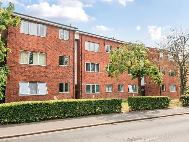 Apartment for rent in London Borough of Merton, Merton Park