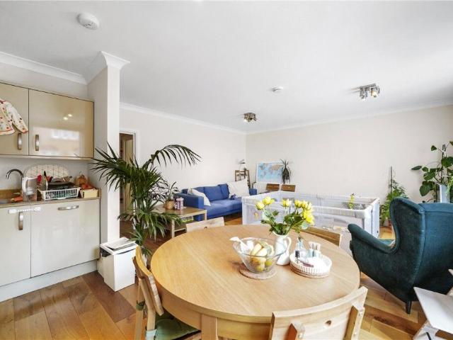 Apartment for rent in London Borough of Merton, Greater London