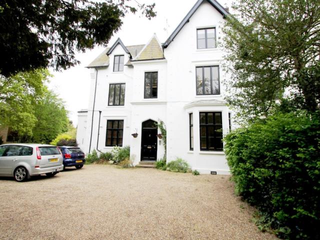 Apartment for rent in Red Hill, Surrey