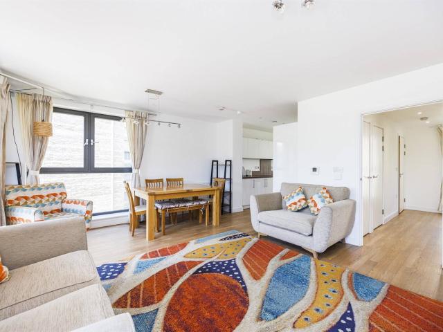 Apartment for rent in Waterside Park, Silvertown