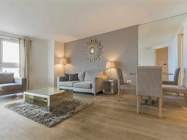 Apartment for rent in New Providence Wharf, Greater London