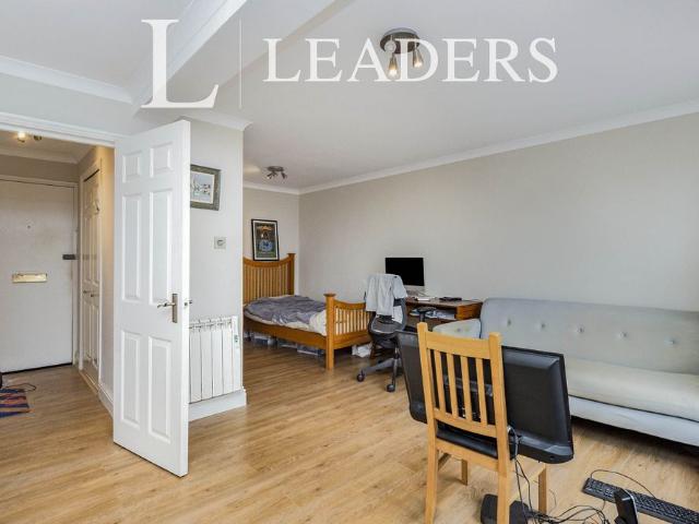 Apartment for rent in Broadwater Down, Sandown Park