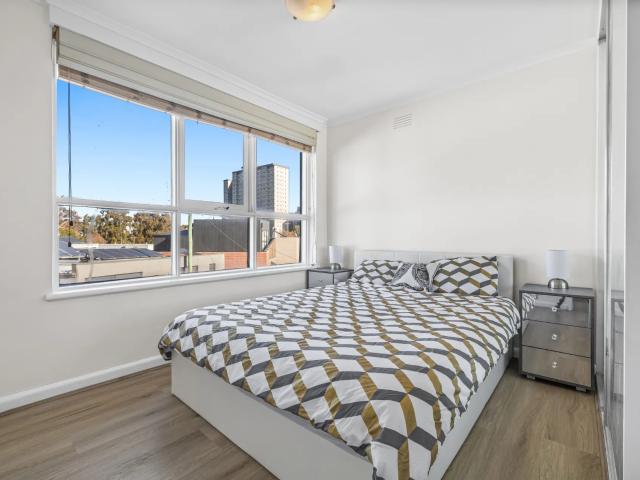 Apartment for rent in North Melbourne