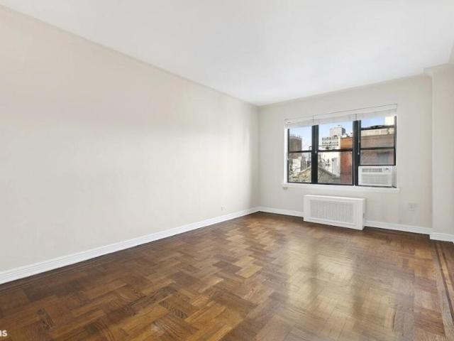 Apartment for sale in Arverne, New York