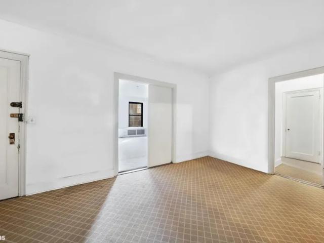 Apartment for sale in Arverne, New York