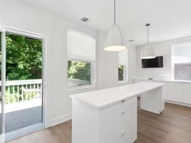 Condo for rent in Brick