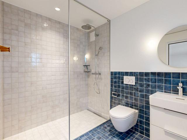 Apartment kaufen in Einigen, Zürich