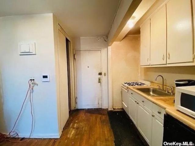Apartment for sale in Queens, Arverne