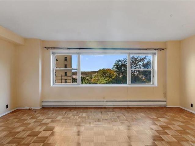 Apartment for sale in The Bronx, Arverne