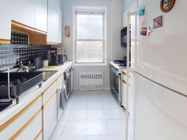 Apartment for sale in The Bronx, Arverne