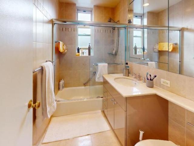 Apartment for sale in The Bronx, Arverne