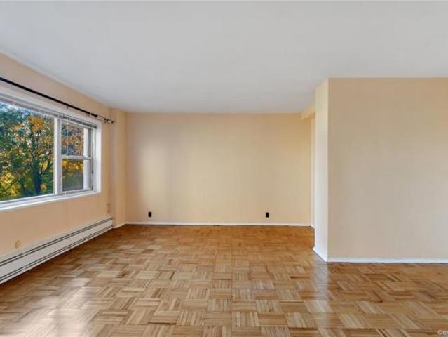 Apartment for sale in The Bronx, Arverne