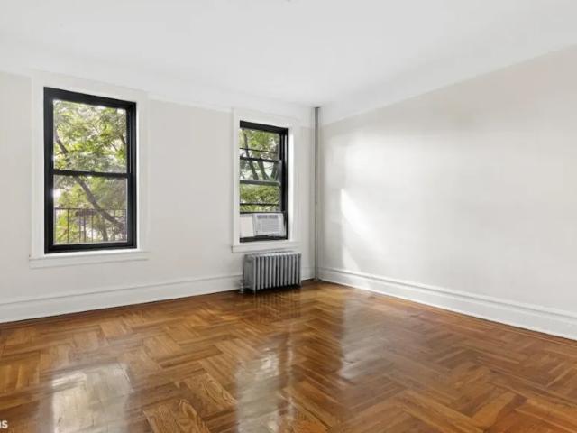 Apartment for sale in Arverne, New York