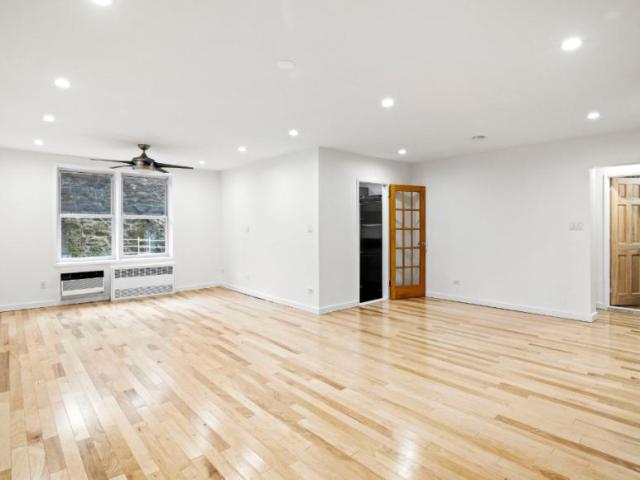 Apartment for sale in Arverne, New York