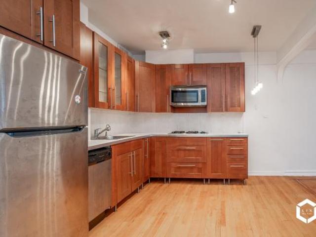 Apartment for sale in Arverne, New York