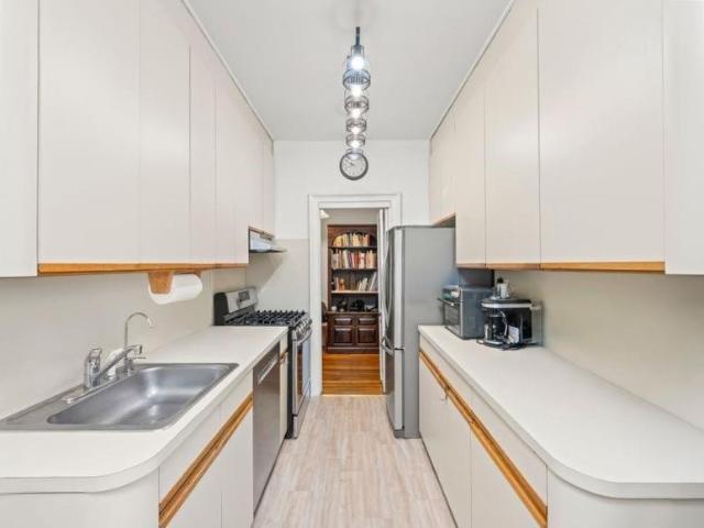 Apartment for sale in Arverne, New York
