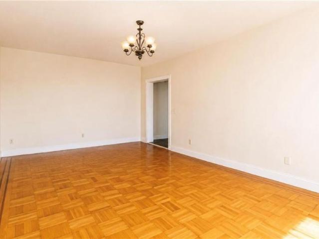 Apartment for sale in Arverne, New York