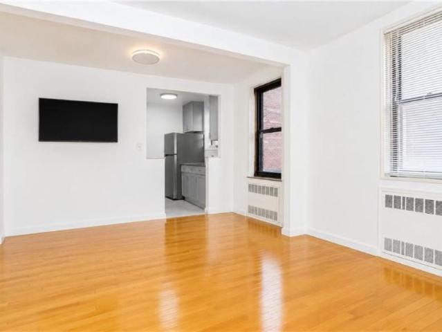 Apartment for sale in Arverne, New York