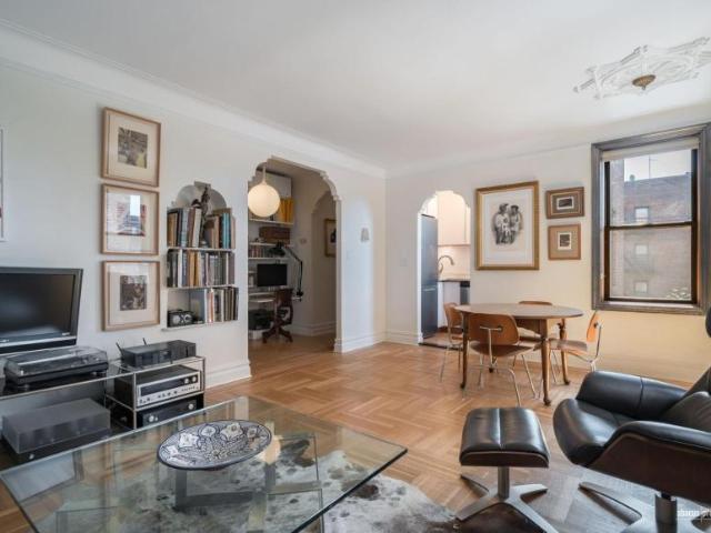 Apartment for sale in Arverne, New York