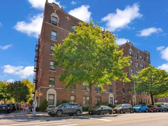 Apartment for sale in Arverne, New York