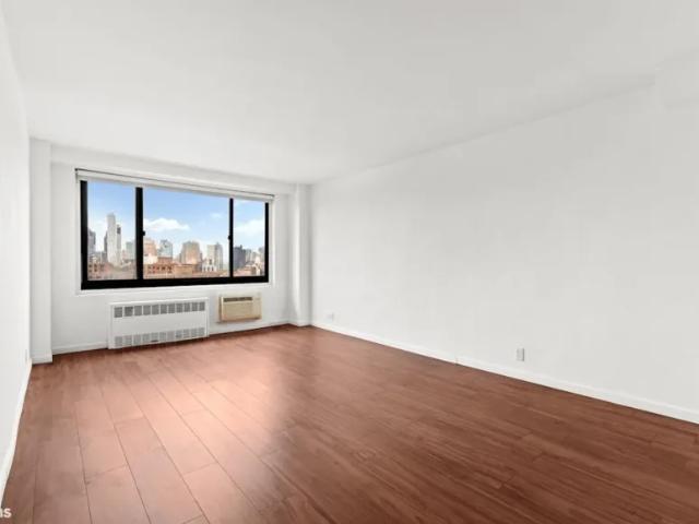 Apartment for sale in Arverne, New York