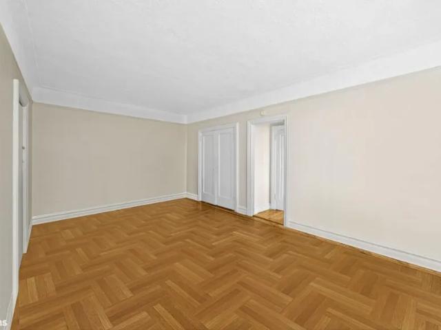Apartment for sale in Arverne, New York