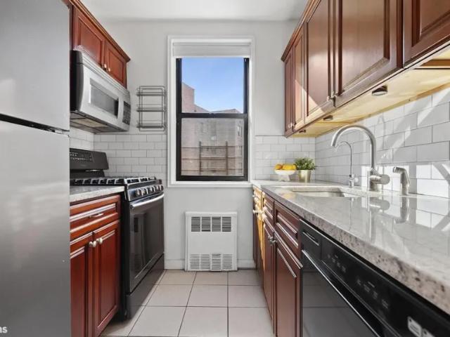 Apartment for sale in Arverne, New York