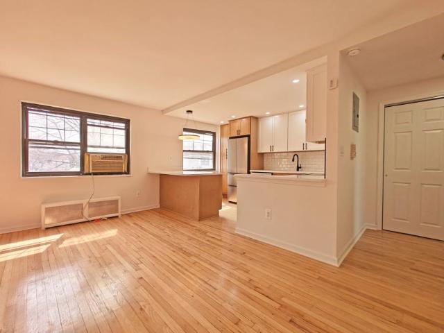 Apartment for sale in Queens, Arverne
