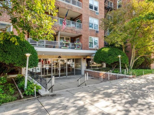 Apartment for sale in Queens, Arverne