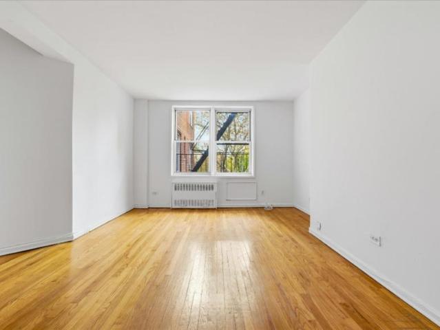 Apartment for sale in Queens, Arverne