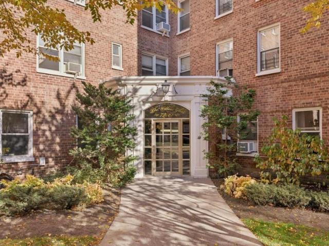 Apartment for sale in Queens, Arverne