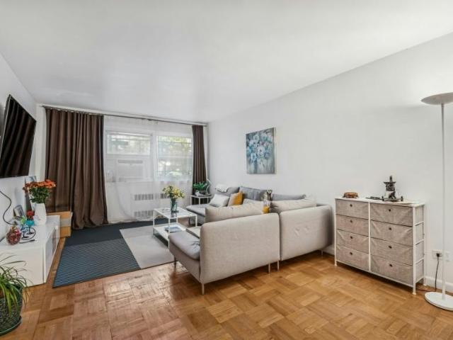 Apartment for sale in Queens, Arverne