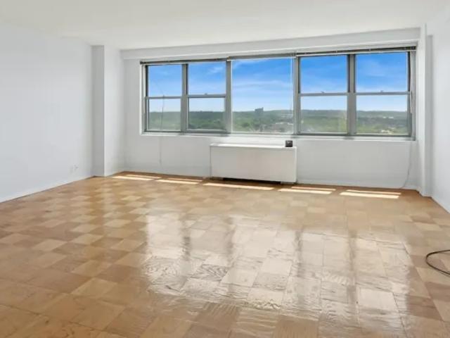 Apartment for sale in Queens, Arverne