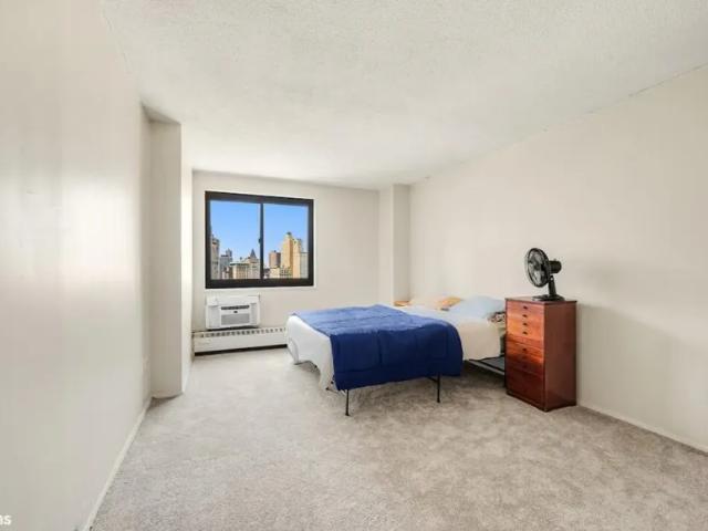 Apartment for sale in Arverne, New York