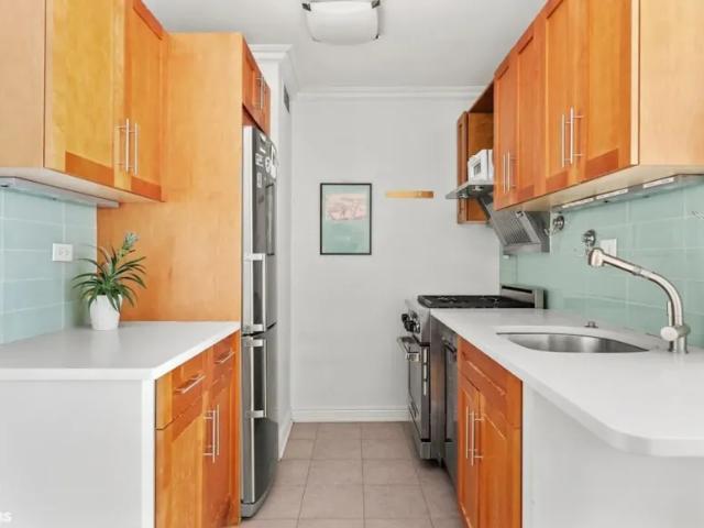 Apartment for sale in Arverne, New York