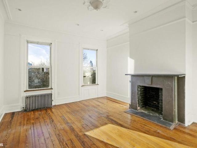 Apartment for sale in Arverne, New York