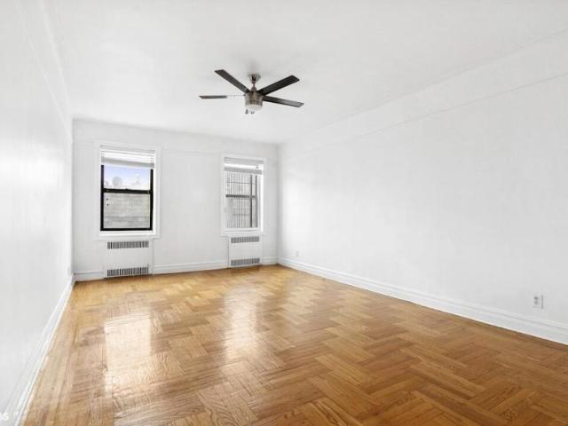 Apartment for sale in Queens, Arverne