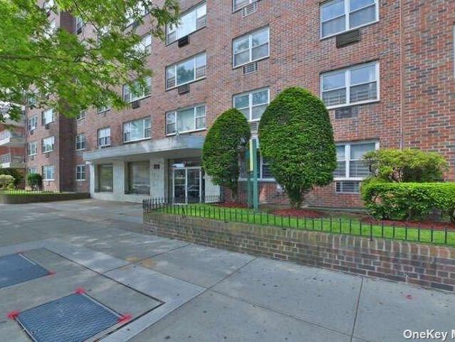 Apartment for sale in Queens, Arverne