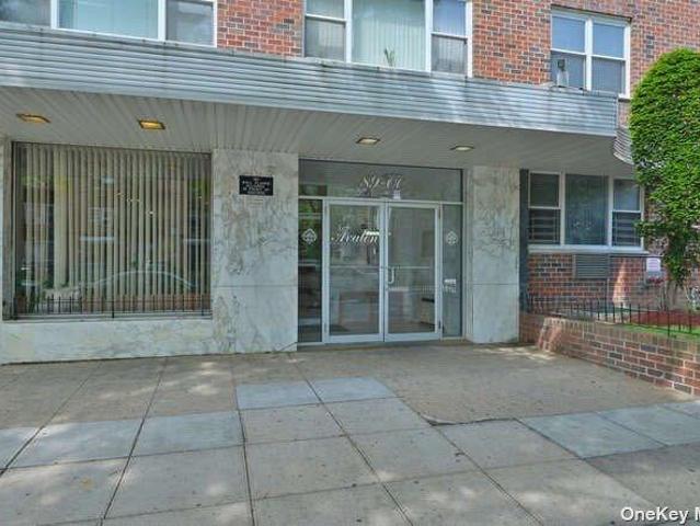 Apartment for sale in Queens, Arverne