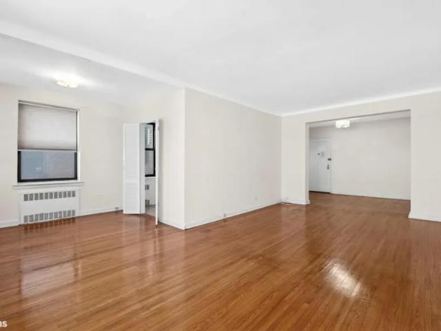 Apartment for sale in Queens, Arverne