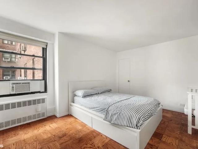 Apartment for sale in Arverne, New York
