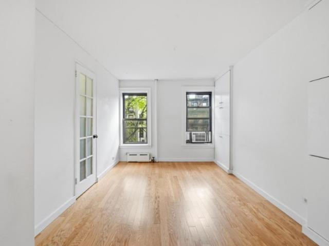 Apartment for sale in Arverne, New York