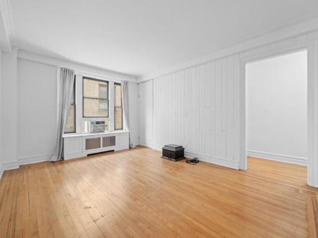 Apartment for sale in Arverne, New York