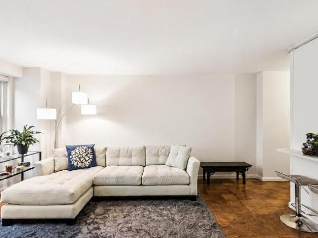 Apartment for sale in Manhattan Community Board 6, New York